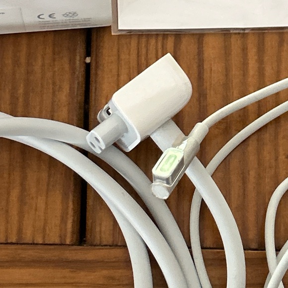 Apple 85w charger - Picture 5 of 6